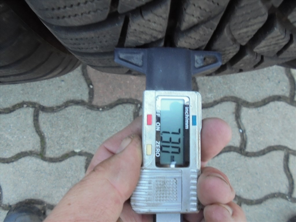 205/60 R 16" újszerű Bridgestone téli gumi eladó 3. kép