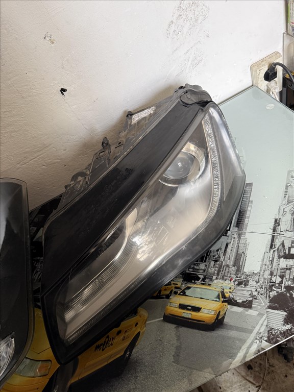 Audi A8 D4 4H bal oldali xenon fényszóró 4h0941003 1. kép