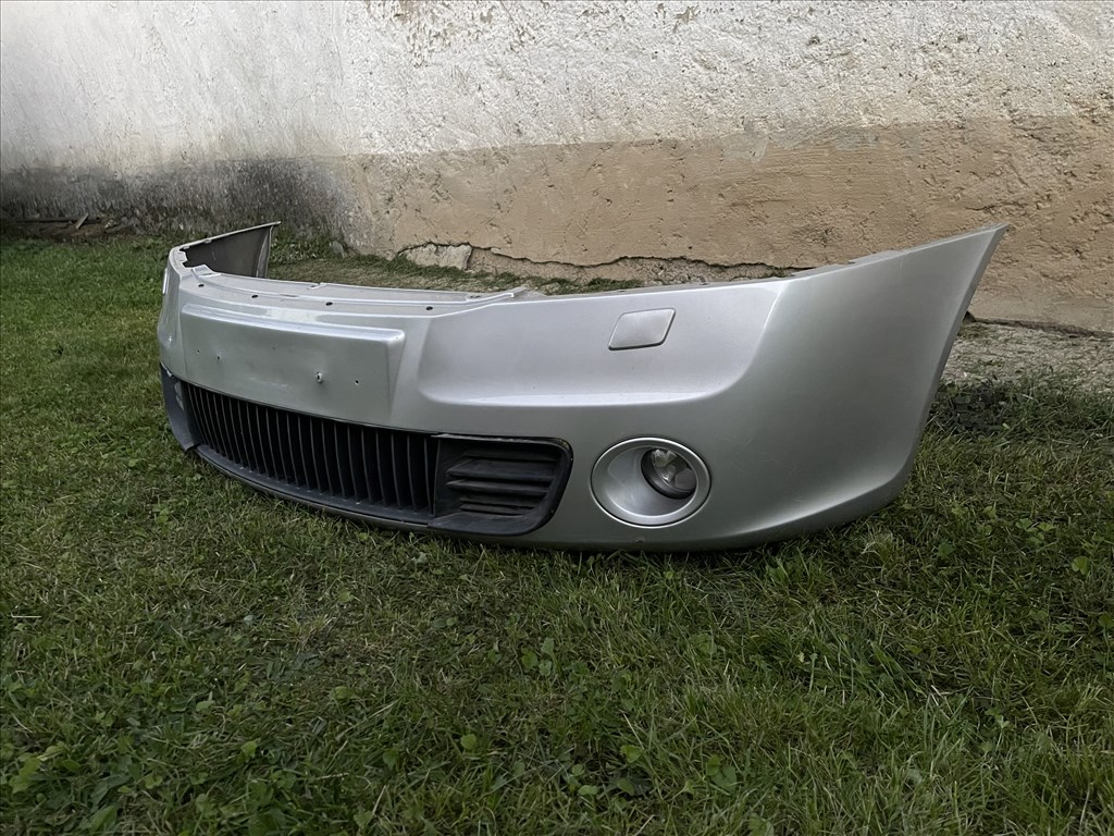 Skoda Octavia 2 RS első lökhárító  2. kép