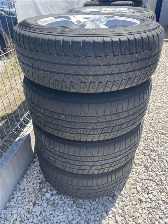  Renault Scenic16" alufelni, rajta 205/60R16 Falken téli gumi  2. kép