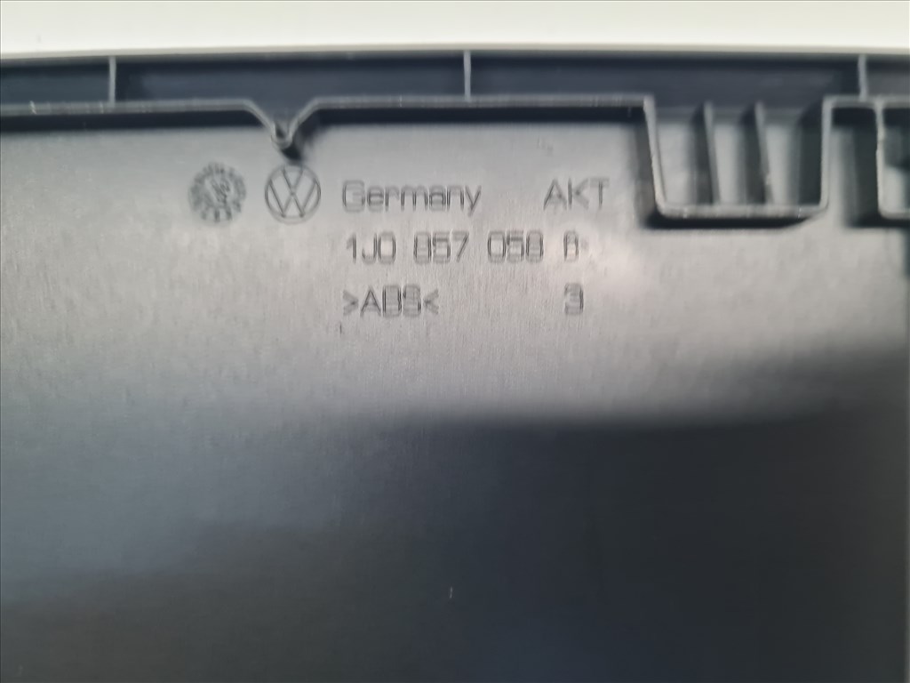 Volkswagen Golf IV, Volkswagen Bora rádió feletti tároló (25567) 1j0857058b 8. kép