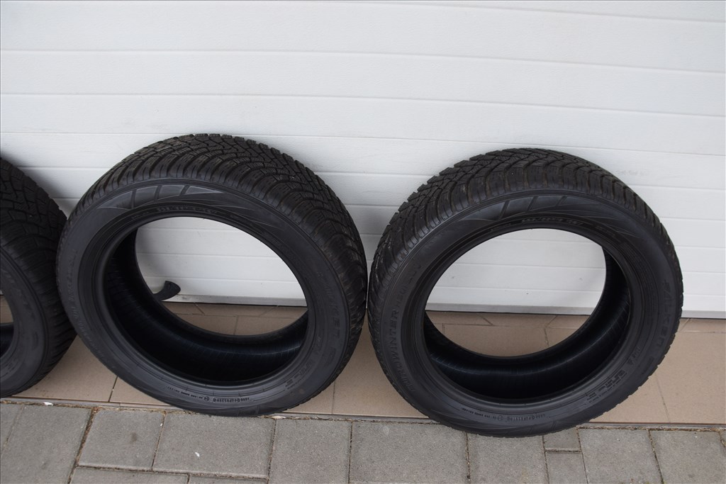 225/55  18" újszerű Falken téli gumi SUV 3. kép