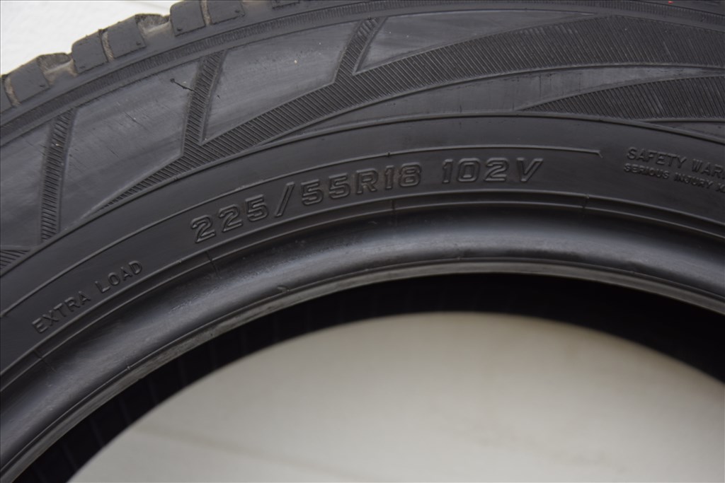  225/55  18" újszerű Falken téli gumi SUV 4. kép