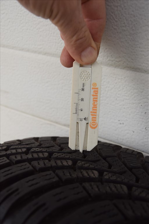  225/55  18" újszerű Falken téli gumi SUV 7. kép