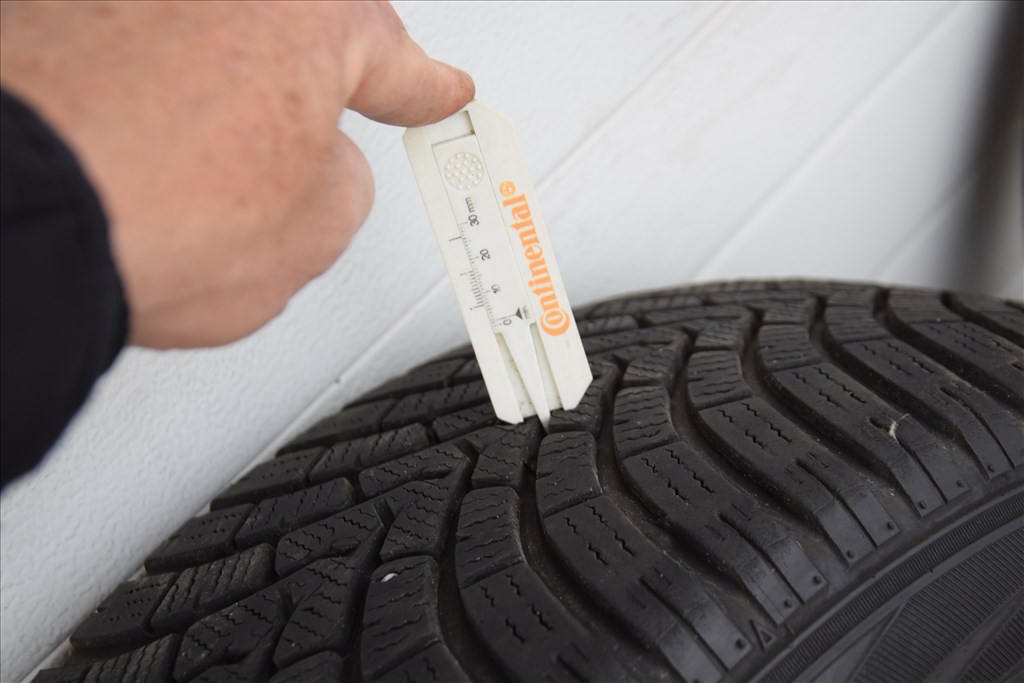  225/55  18" újszerű Falken téli gumi SUV 9. kép