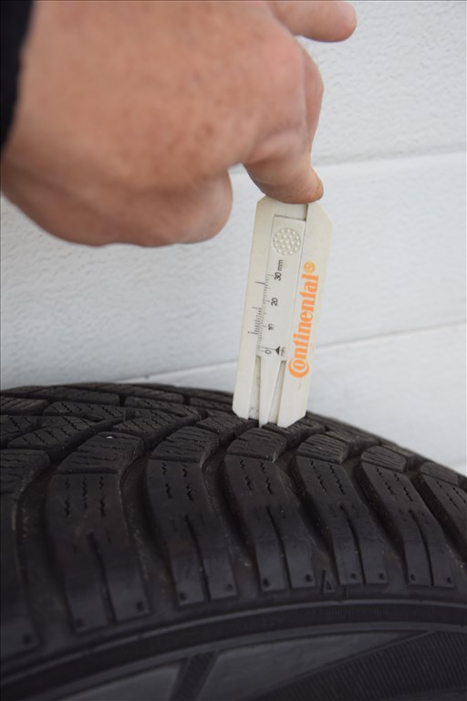  225/55  18" újszerű Falken téli gumi SUV 10. kép