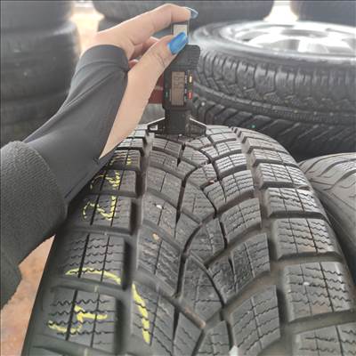  225/60 R18 Goodyear téli gumi 99000ft a 4db/44/