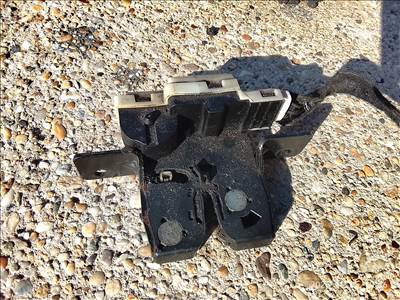 Renault Scénic II csomagtér ajtó alsó zár  8200076240