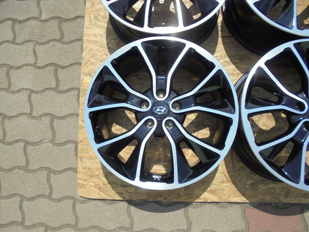 Hyundai 19-es N-es újszerű szenzoros gyári alufelni eladó 3. kép