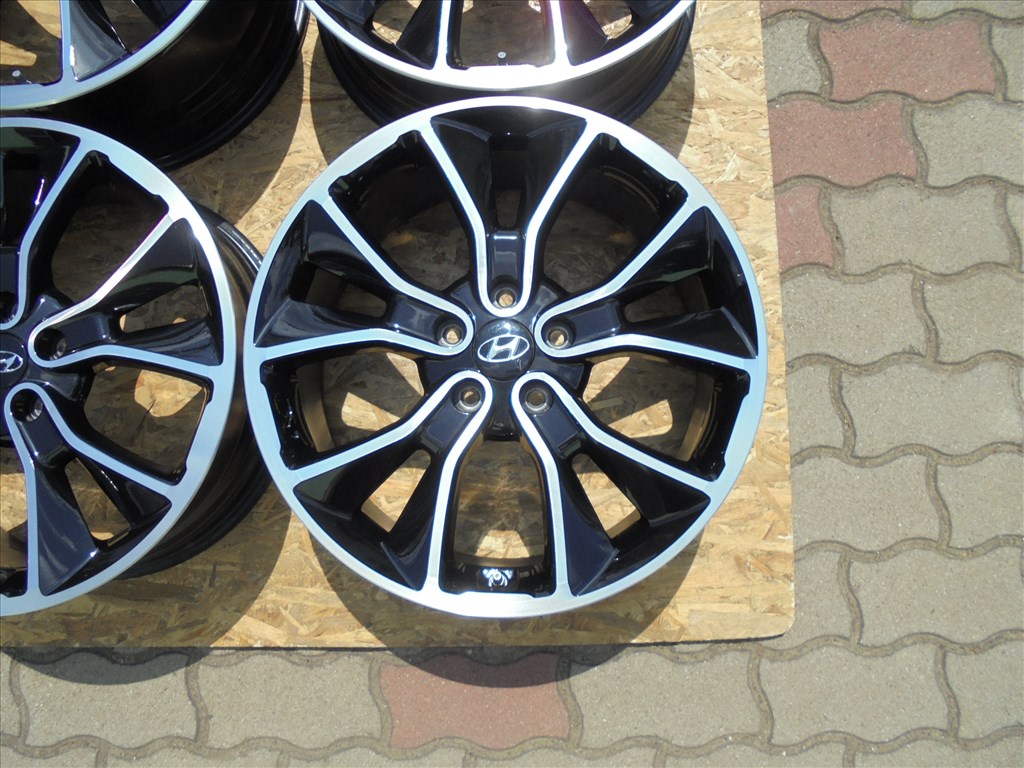 Hyundai 19-es N-es újszerű szenzoros gyári alufelni eladó 5. kép