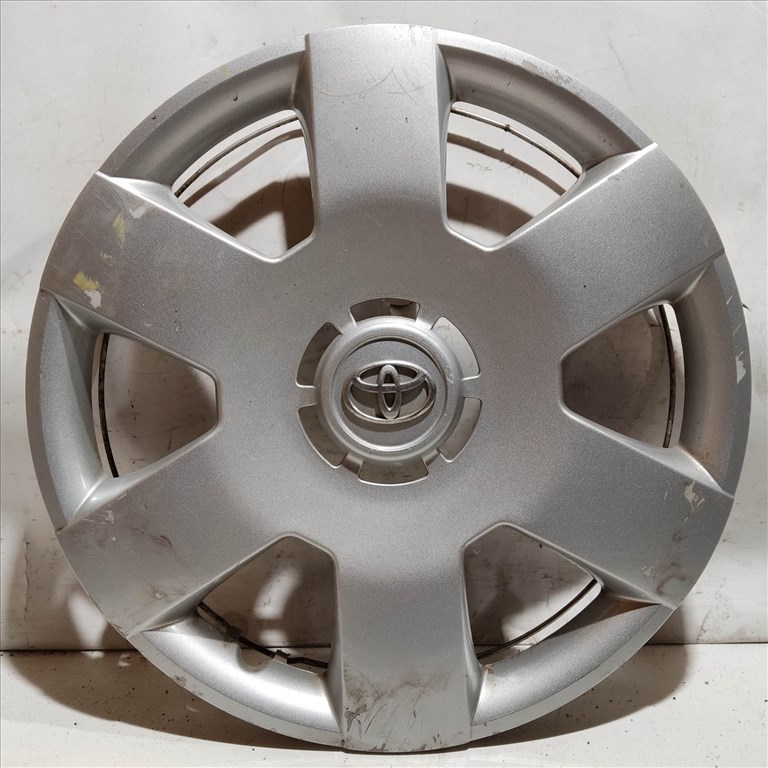 207805 Toyota Aygo 14"-os dísztárcsa a képen látható állapotban 426020h010 1. kép