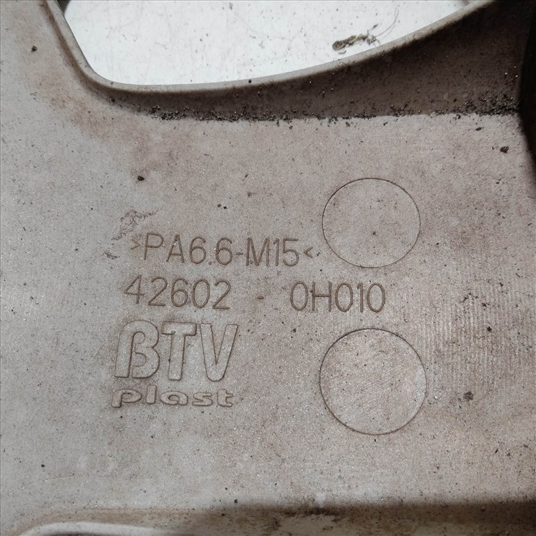 207805 Toyota Aygo 14"-os dísztárcsa a képen látható állapotban 426020h010 2. kép