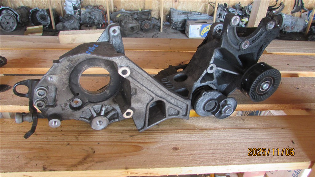 Audi A4 (B8 - 8K) 2.0 TDI quattro klímakompresszor generátor tartó  03l903143h 1. kép