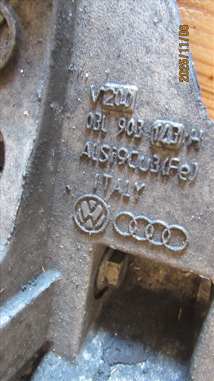 Audi A4 (B8 - 8K) 2.0 TDI quattro klímakompresszor generátor tartó  03l903143h 3. kép