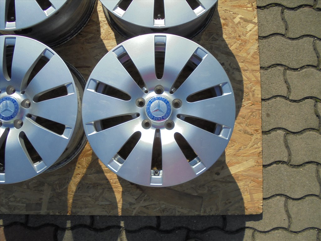 16-os újszerű szenzoros gyári Mercedes alufelni eladó 5. kép