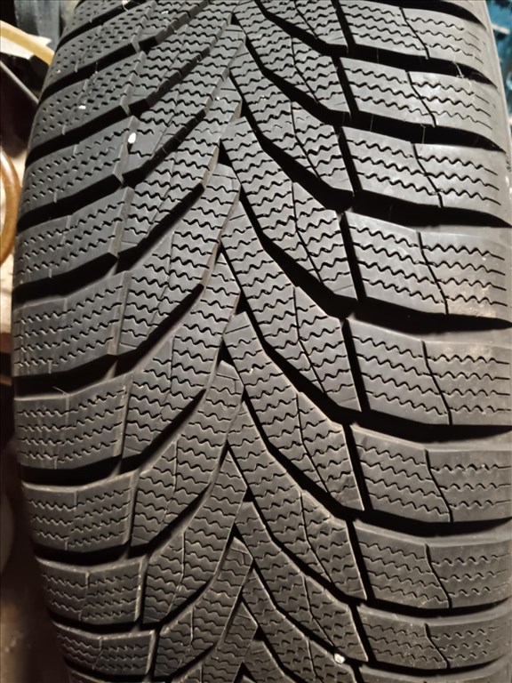  5x115 lyukosztású 19" újszerű (gyári felni) alufelni, rajta 235/45 új Nexen téli gumi gumi  2. kép