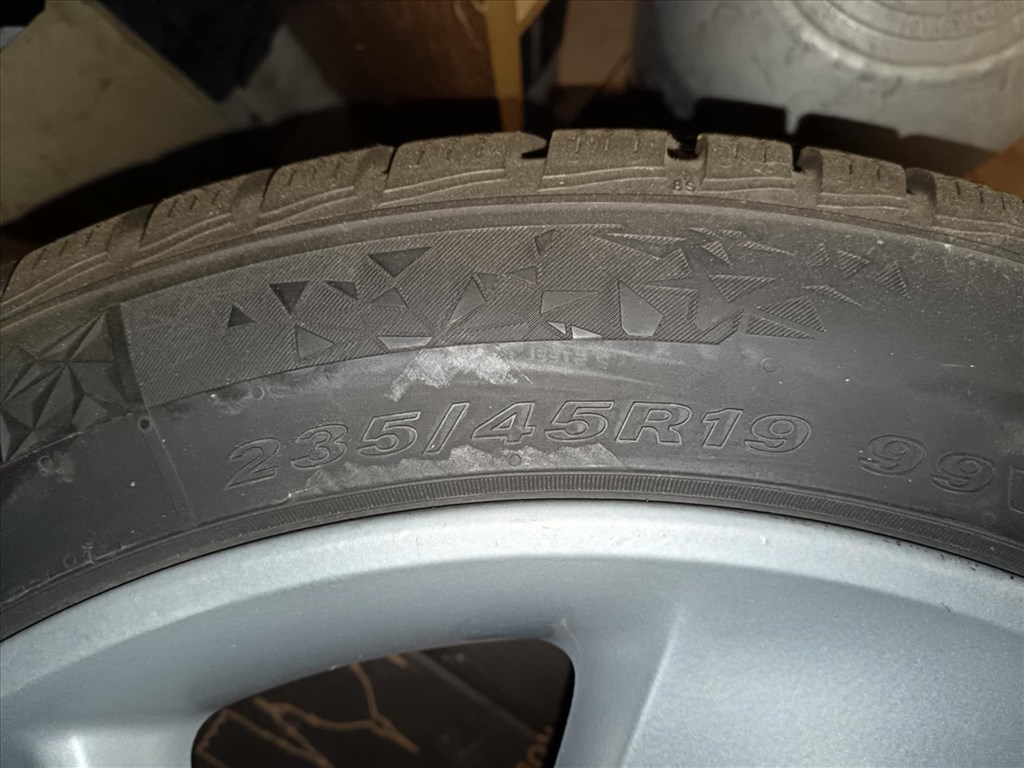 5x115 lyukosztású 19" újszerű (gyári felni) alufelni, rajta 235/45 új Nexen téli gumi gumi  6. kép