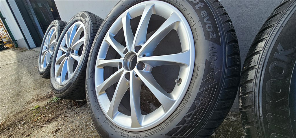 5x112 lyukosztású 17" Mercedes gyári szett  205/55 használt Hankook téli gumival 1. kép