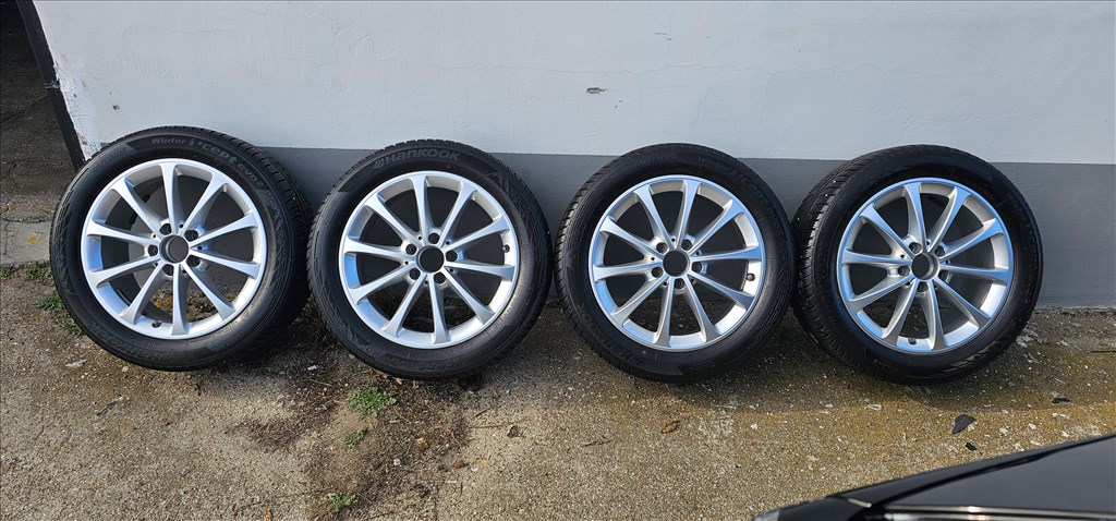  5x112 lyukosztású 17" Mercedes gyári szett  205/55 használt Hankook téli gumival 3. kép