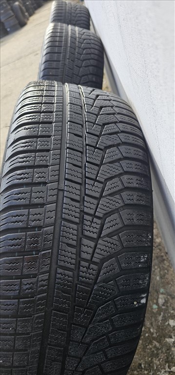  5x112 lyukosztású 17" Mercedes gyári szett  205/55 használt Hankook téli gumival 4. kép