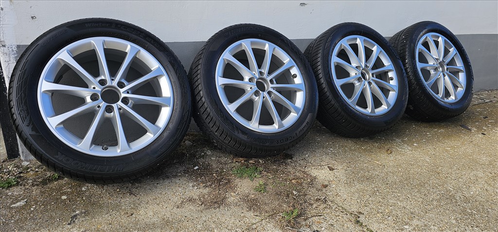 5x112 lyukosztású 17" Mercedes gyári szett  205/55 használt Hankook téli gumival 6. kép