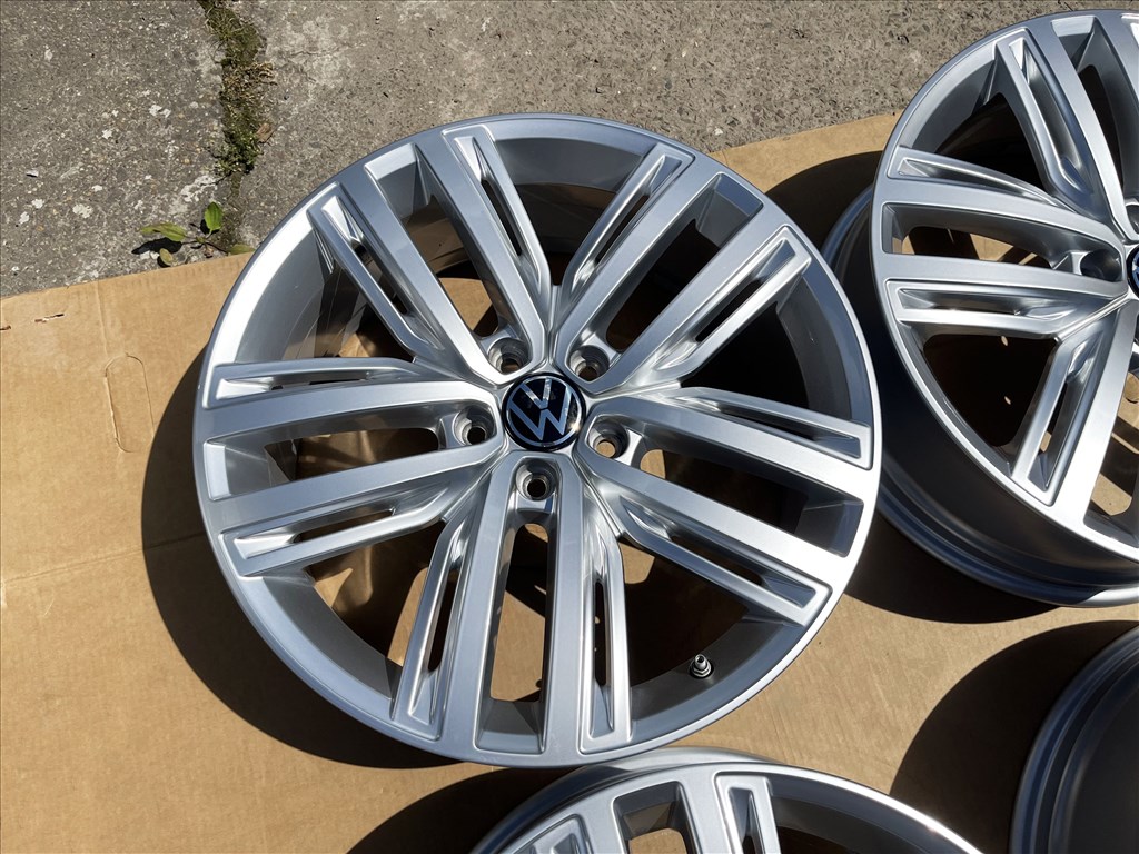 VW Tiguan 19" 5x112 gyári alufelni eladó 19 coll Golf Caddy Touran T-rock 3. kép