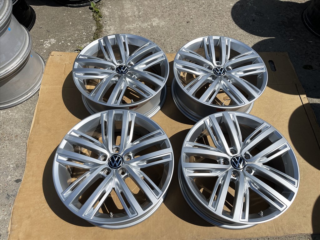 VW Tiguan 19" 5x112 gyári alufelni eladó 19 coll Golf Caddy Touran T-rock 5. kép