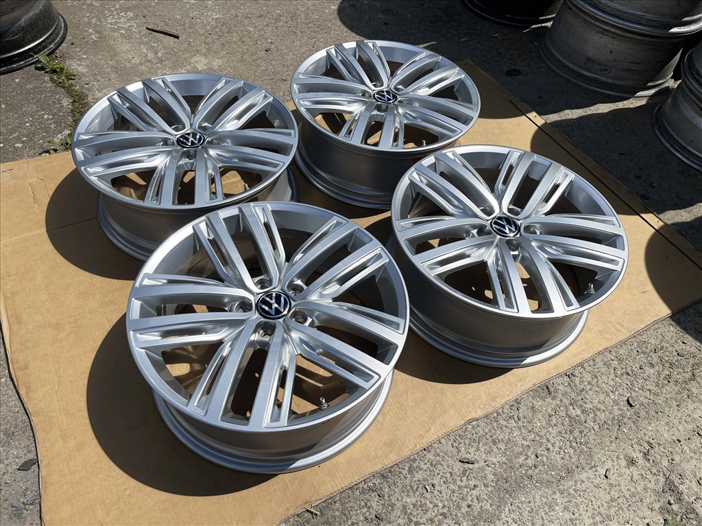 VW Tiguan 19" 5x112 gyári alufelni eladó 19 coll Golf Caddy Touran T-rock 6. kép
