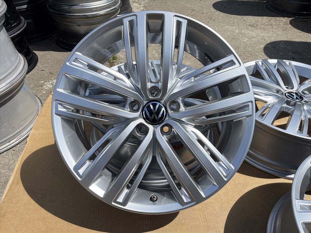 VW Tiguan 19" 5x112 gyári alufelni eladó 19 coll Golf Caddy Touran T-rock 7. kép