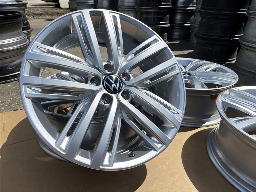 VW Tiguan 19" 5x112 gyári alufelni eladó 19 coll Golf Caddy Touran T-rock 8. kép