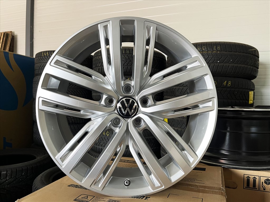 VW Tiguan 19" 5x112 gyári alufelni eladó 19 coll Golf Caddy Touran T-rock 9. kép