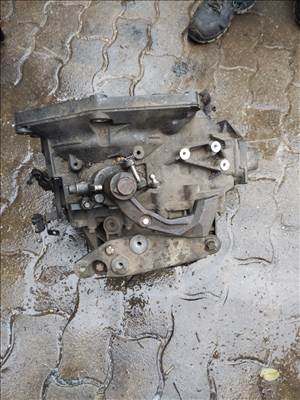 Opel Astra H 1.9 CDTI Váltó manuális 6 sebességes m32 tipus