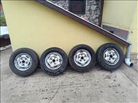  5x160 lyukosztású 16" használt (gyári felni) lemezfelni, rajta 215/75 használt teherautó gumi gumi 