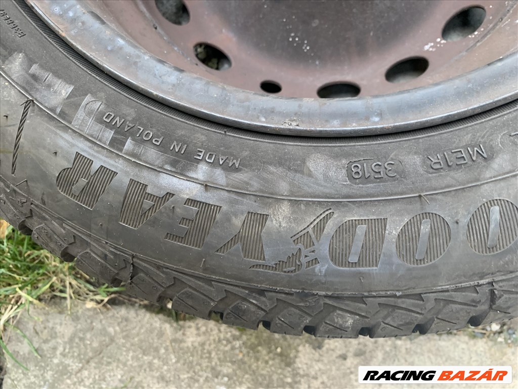  4x98 lyukosztású 14" használt lemezfelni, rajta 185/65 újszerű Goodyear négyévszakos gumi gumi  3. kép