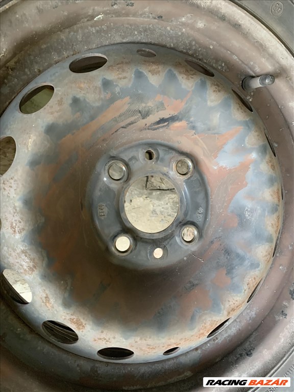  4x98 lyukosztású 14" használt lemezfelni, rajta 185/65 újszerű Goodyear négyévszakos gumi gumi  5. kép