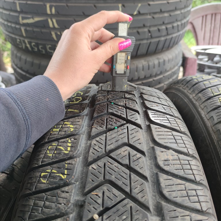 225/65 R17 Pirelli téli gumi 15000ft a 4db/58/ 1. kép