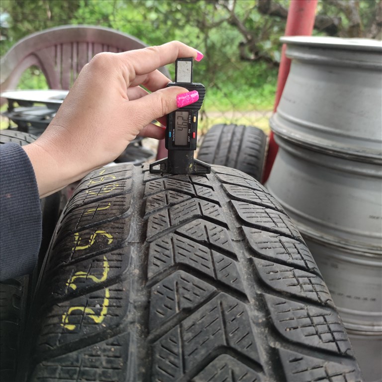 225/65 R17 Pirelli téli gumi 15000ft a 4db/58/ 4. kép