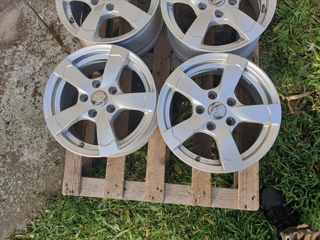 15" 5x114,3 Hyundai + szenzor 2. kép