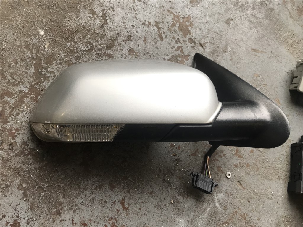 Skoda Octavia II ( FL előtti) fűthető jobb visszapillantó 2. kép