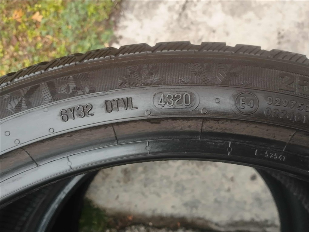 2db 255/35 19 Semperit téli gumi r19 " DOT20 4. kép