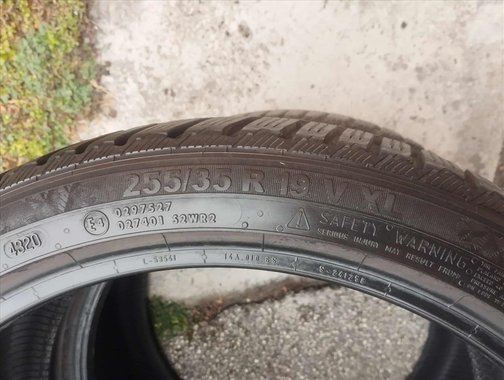 2db 255/35 19 Semperit téli gumi r19 " DOT20 5. kép