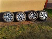  4x100 lyukosztású Toyota Yaris 15" lemezfelni téli gumival 175/65 R15