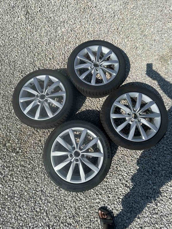  VW Golf 7 17"  alufelni, 205/50 R17 újszerű téli gumi  1. kép
