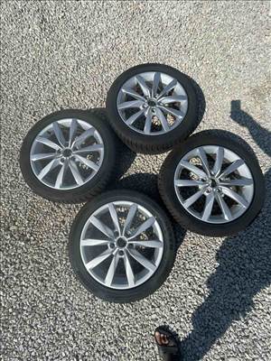  VW Golf 7 17"  alufelni, 205/50 R17 újszerű téli gumi 