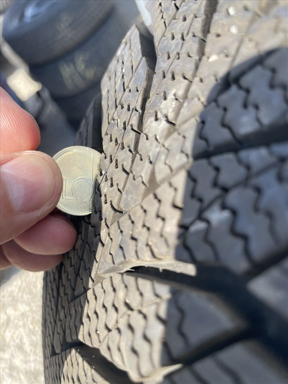  VW Golf 7 17"  alufelni, 205/50 R17 újszerű téli gumi  2. kép