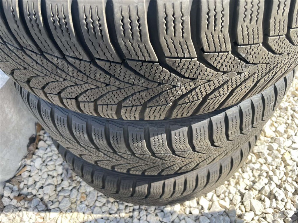 VW Golf 7 17"  alufelni, 205/50 R17 újszerű téli gumi  4. kép