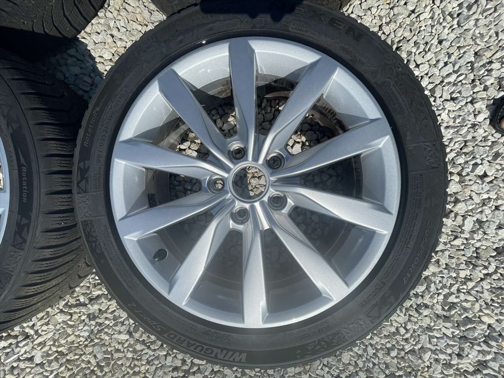  VW Golf 7 17"  alufelni, 205/50 R17 újszerű téli gumi  6. kép