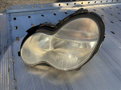 Mercedes C-osztály W203 Bal első fényszóró 