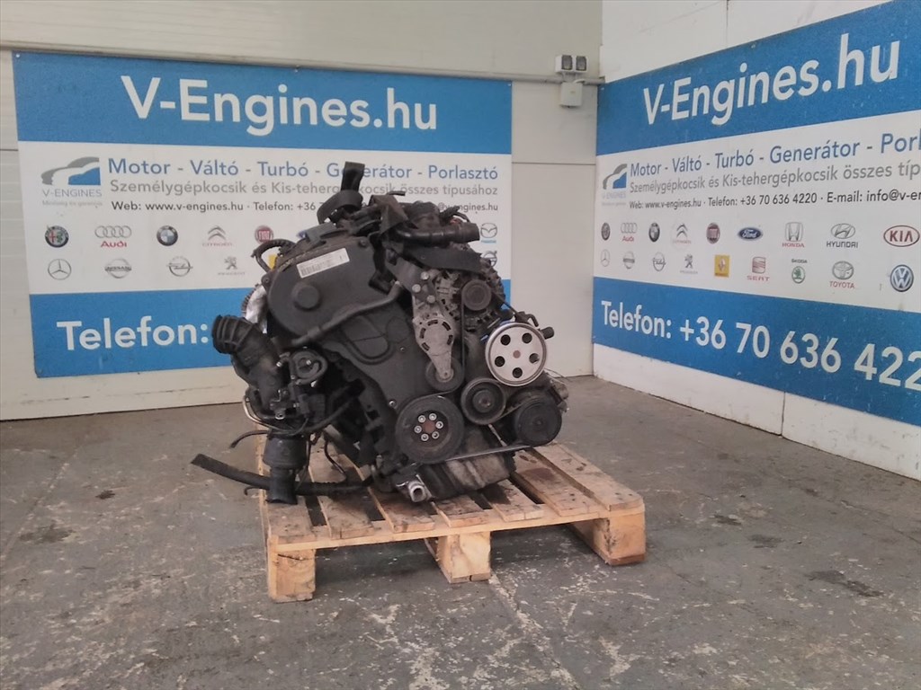 Audi A4 BWE komplett bontott motor  1. kép