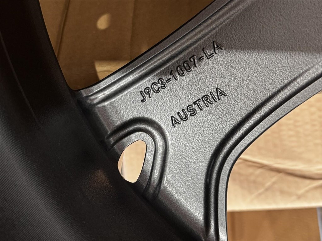 R20 Original Jaguar 8J ET40 - J9C3-1007-LA  1db alufelni felni 2. kép